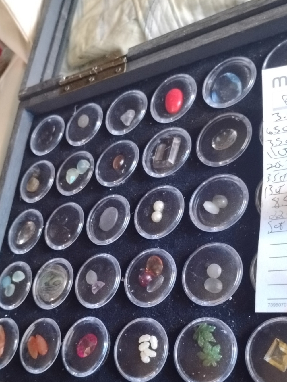 Brilliant Display 25 CT.with Clear Dome Lids -Assorted Gem Lot